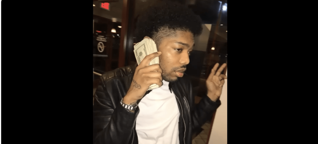 החיים לאחר הנעילה: המאהב הגאי של קוויילון