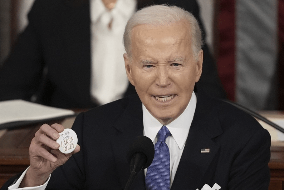 הנשיא ג'ו ביידן ולייקן ריילי