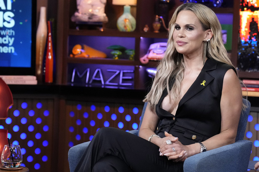 חבר השחקנים במשרה חלקית ג'קי גולדשניידר ב-WWHL.
