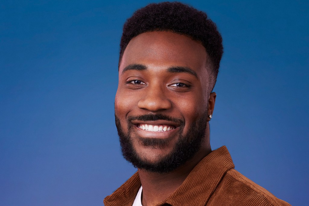 דילן בקור מהרווקה. 