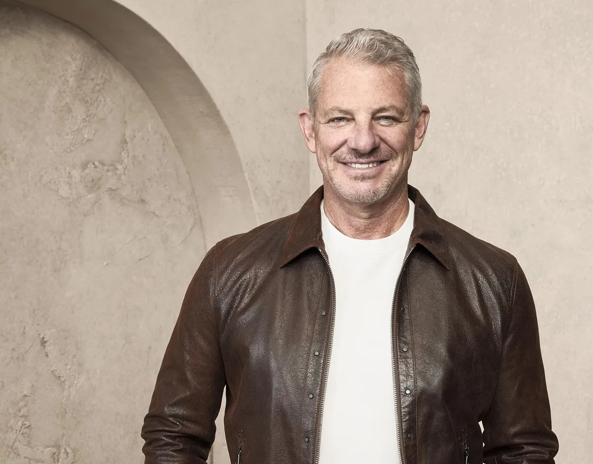 Jordan Heller מצטלמת לתמונות קידום ל'הגבר המוזהב'