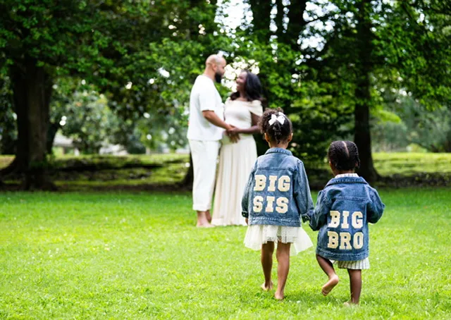 Vincent and Briana from 'Married at First Sight' embrace while their two young children look on with their backs to the camers